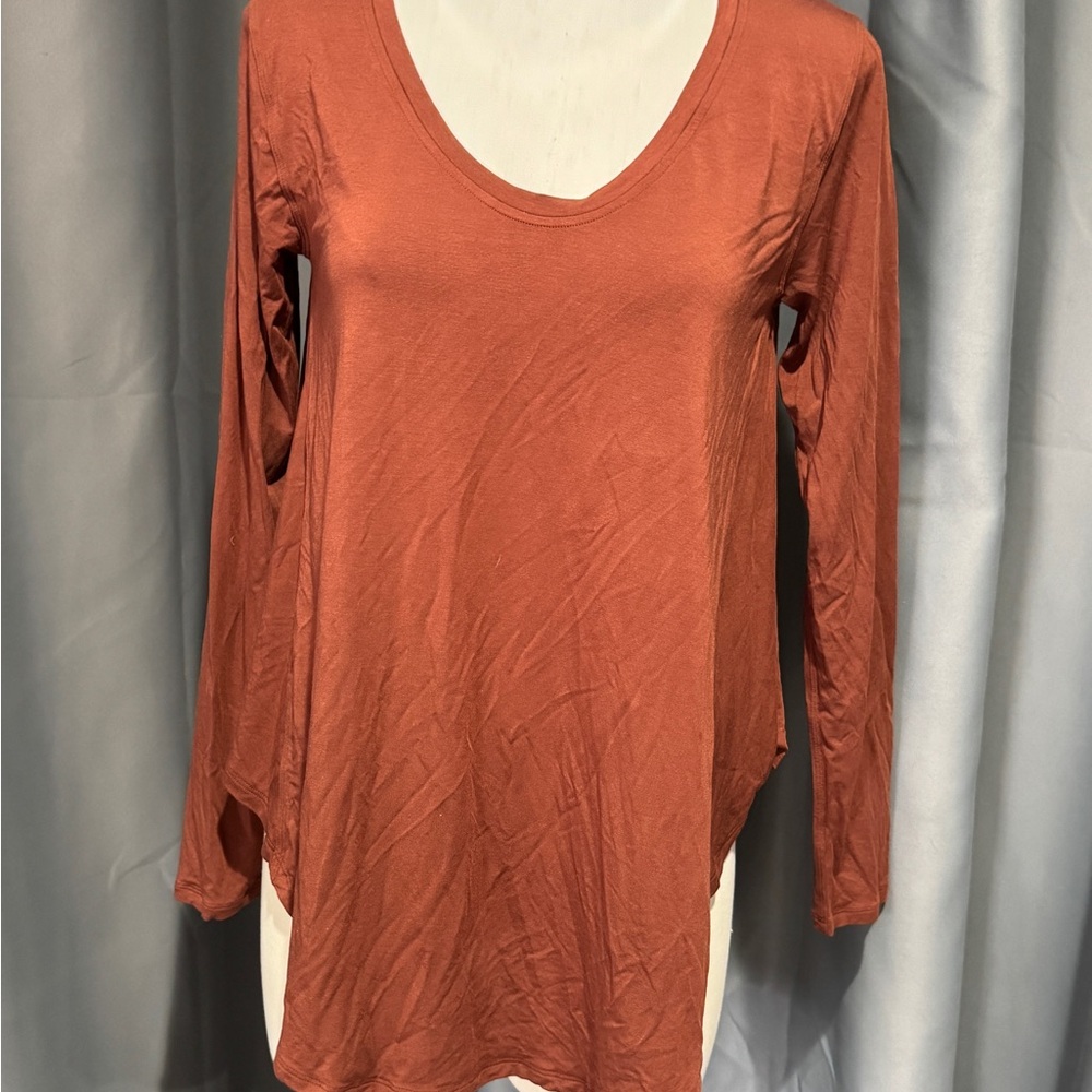 Lululemon ladies size 4 long sleeve top